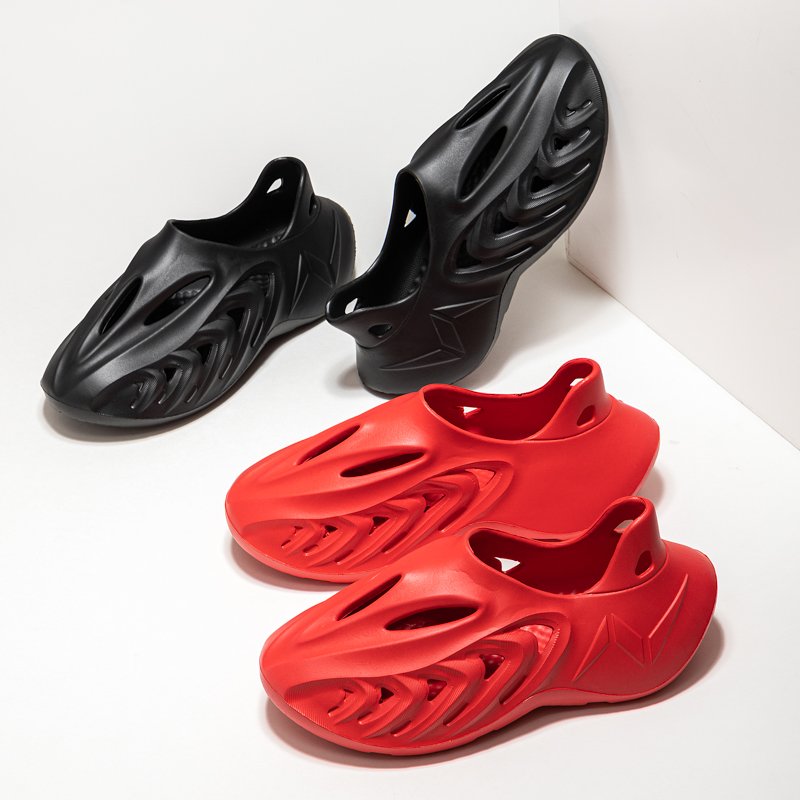 Men's clogs Beach sandals EVA Men's cutout garden shoes Custom perforated slipper sneakers Water shoes Slide foam chute