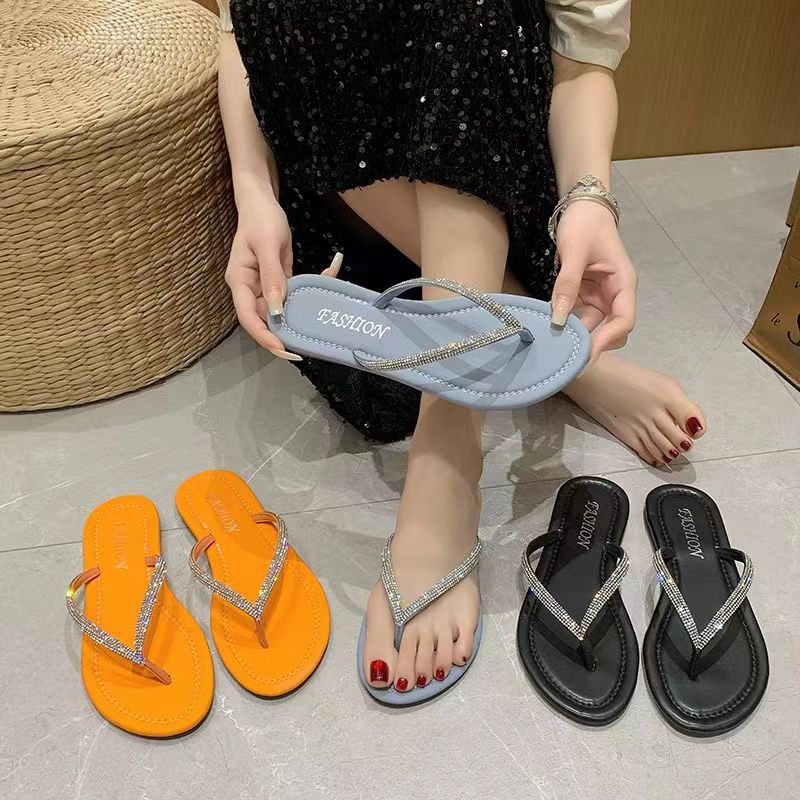 Latest Design Summer Flip Flop Slippers for Women Lightweight and Anti-Slippery Beach PVC and Rubber Insoles