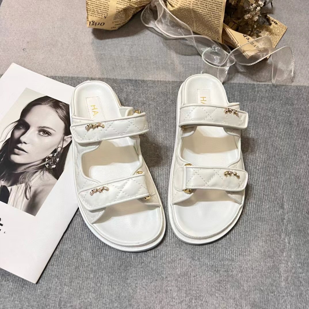 Wholesale leather flat Designer Brand Shoes Fashion Ladies Black Flat Sandals Luxury Beach Slides Slippers For Women 2024