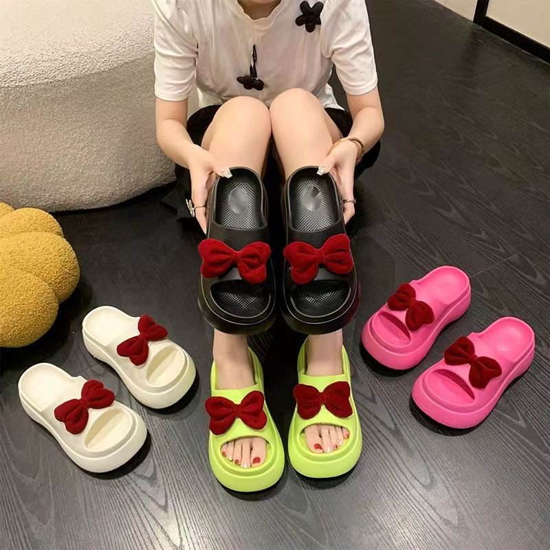 Wholesale New cheap flat Anti-Slip Open Toe Shower Sandals Indoor Outdoor Casual Slide Slippers for women