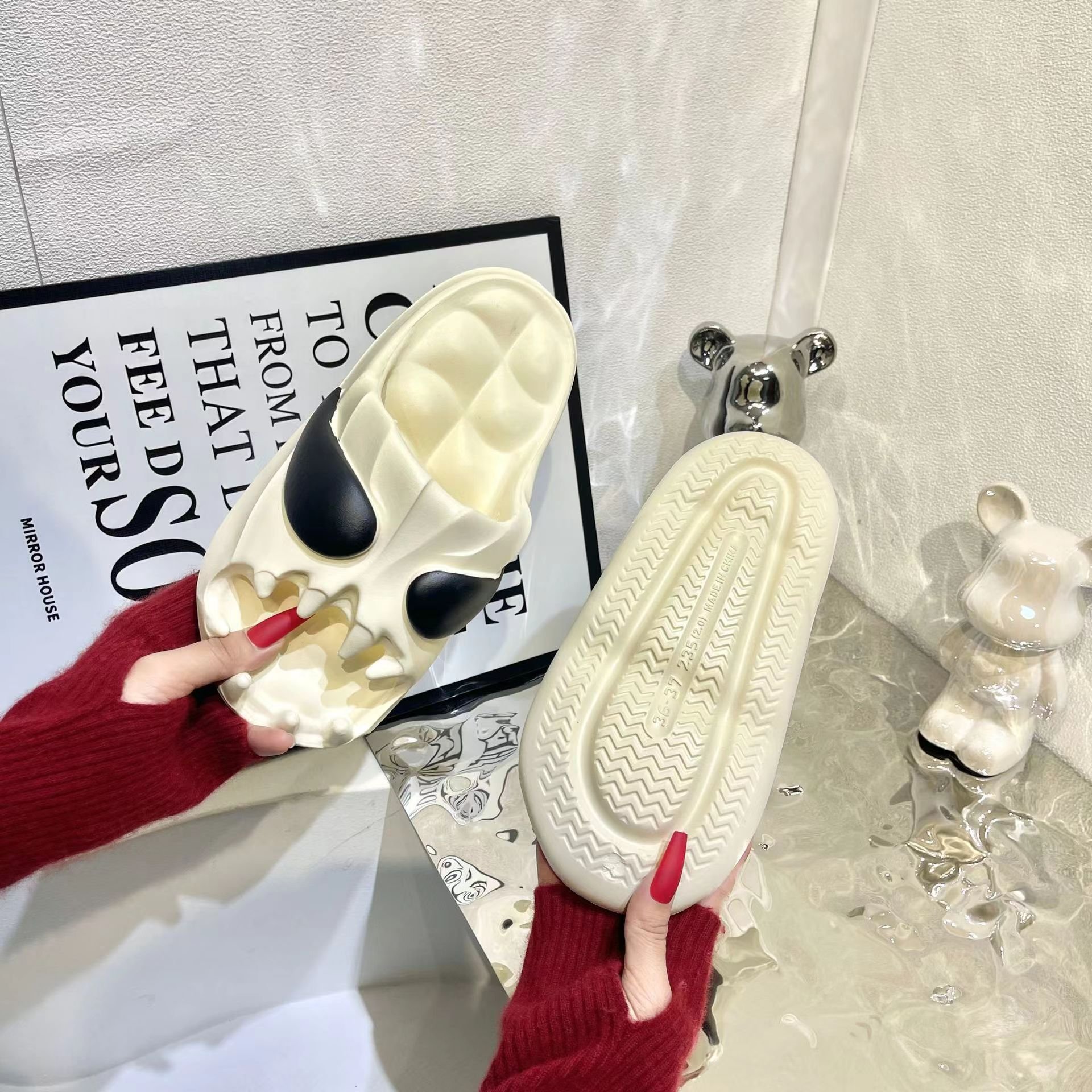 hot selling products 2024 woman men summer slippers slides slippers Skull Slides House Shoes Venom Slippers
