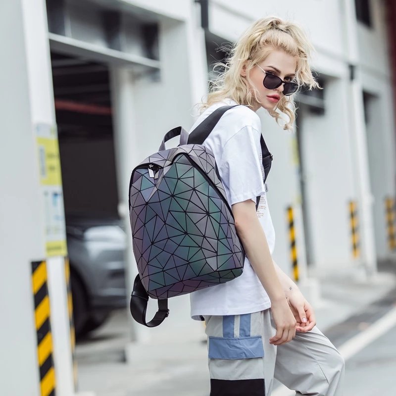 2024 Hot Selling Geometric Reflective Fashion School Bag Women Bag larger Travel Backpack Luminous Laptop Backpack for Women