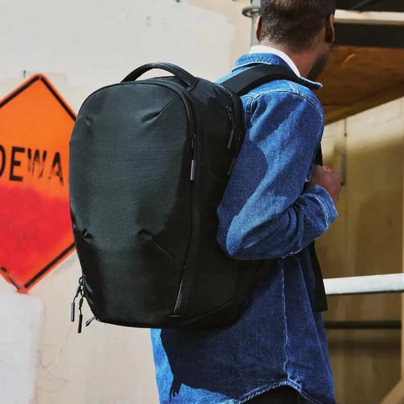 Large Capacity Multi-Functional Unisex Smart Backpack Business and Travel Laptop Bag with Stylish Design
