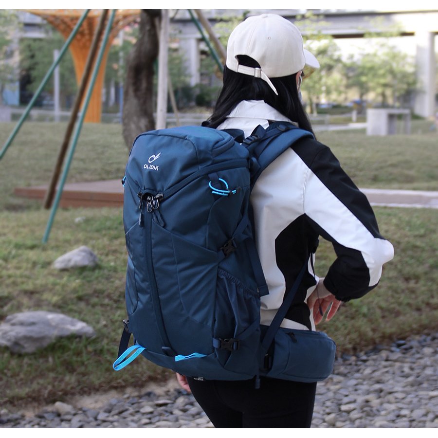Outdoor Hiking Backpack 40L Lightweight Waterproof Travel Bag for Cycling School Large Capacity Laptop Compatible