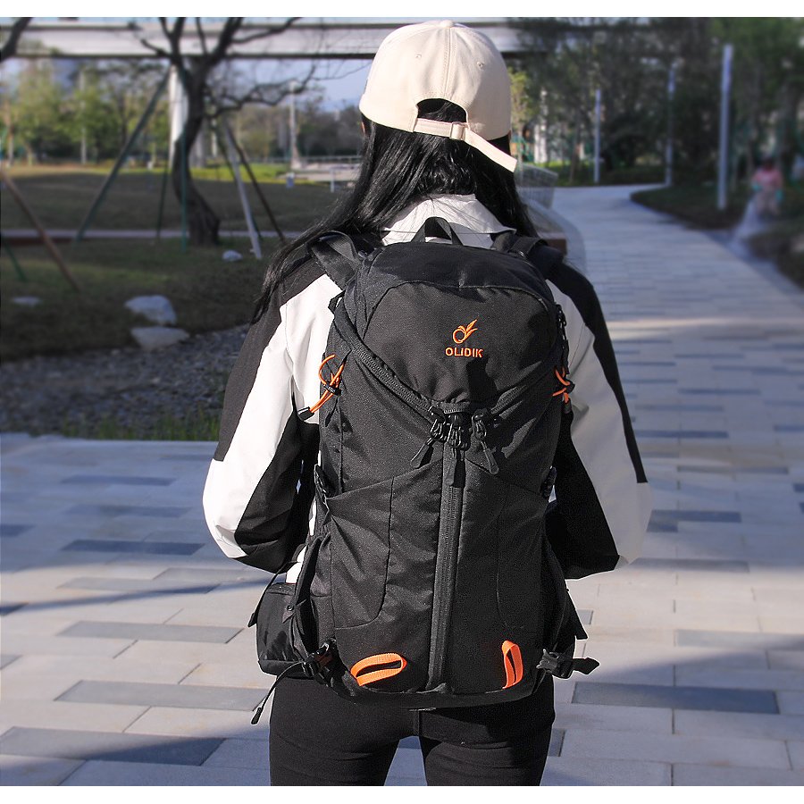 Outdoor Hiking Backpack 40L Lightweight Waterproof Travel Bag for Cycling School Large Capacity Laptop Compatible