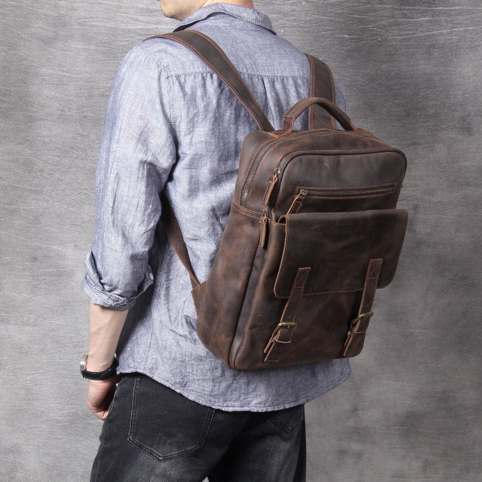 2023 new Leisure vintage Men's Genuine Leather Brown 15.6 inch Large capacity backpack laptop bag
