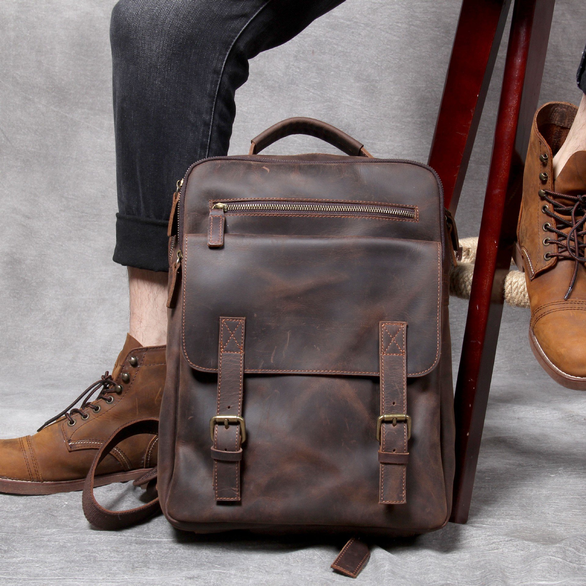 2023 new Leisure vintage Men's Genuine Leather Brown 15.6 inch Large capacity backpack laptop bag