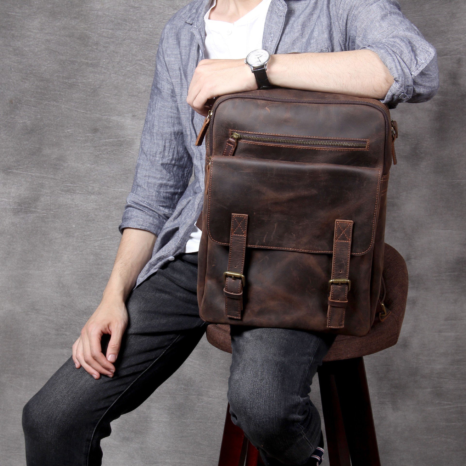 2023 new Leisure vintage Men's Genuine Leather Brown 15.6 inch Large capacity backpack laptop bag
