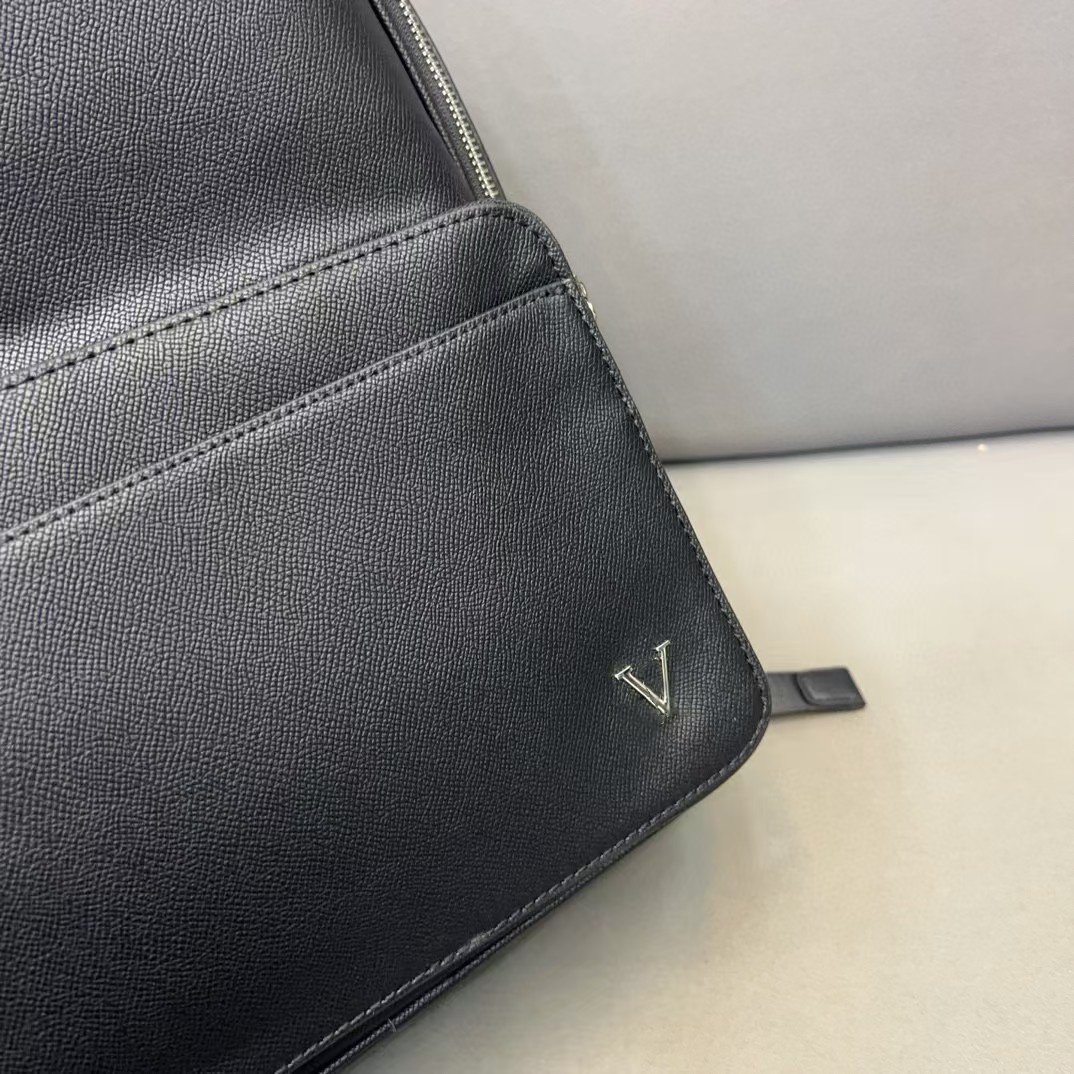 2024 Large capacity solid leather sport luxury leather travel laptop backpacks designer backpacks famous brands men's backpack