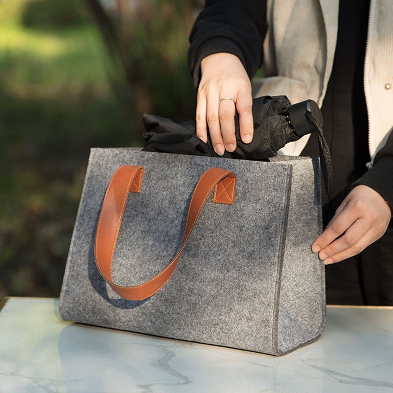 Leisure Commuting Tote Felt bag Is A Must-have For Going Out And Can Be Customized In Color And Size