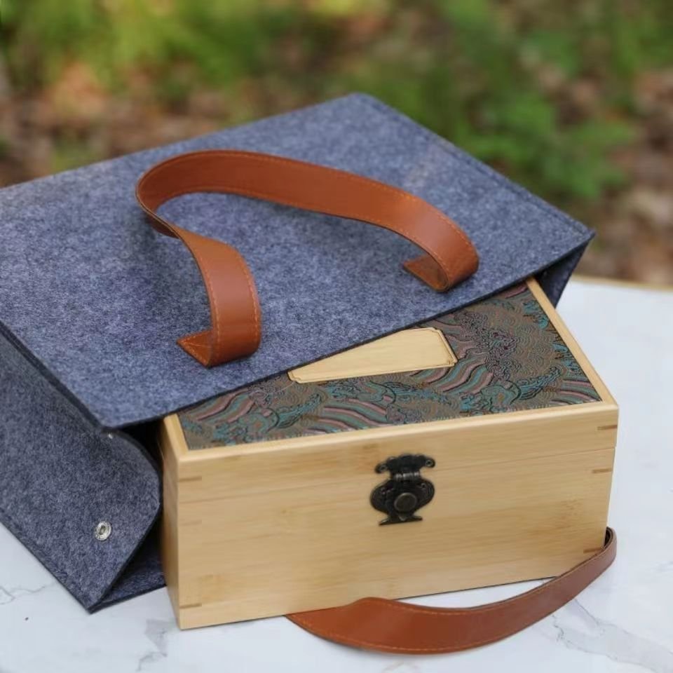 Leisure Commuting Tote Felt bag Is A Must-have For Going Out And Can Be Customized In Color And Size