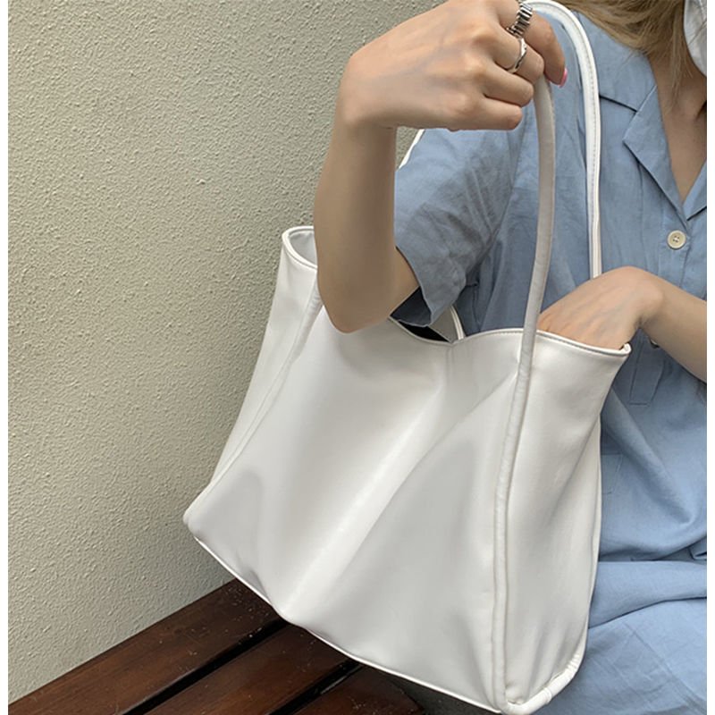 New portable large bag with niche design, versatile and lazy casual, large capacity shoulder bag under the armpit