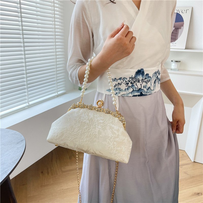 Popular Rhinestone Flower Lock Pearl Handbag Antique White Evening Clutch Bag For Women Antique Light Luxury Embroidery Beaded