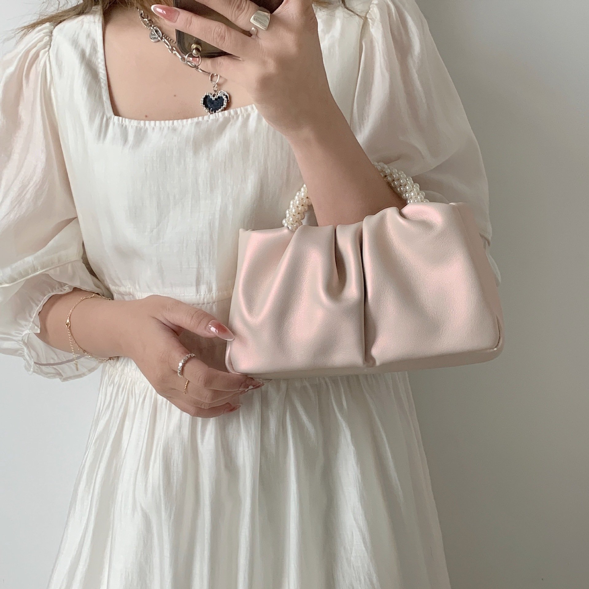 Wholesale Womens Handbags High Quality Trendy Luxury Lady Party Pearl Hand Bags Evening Clutch Women