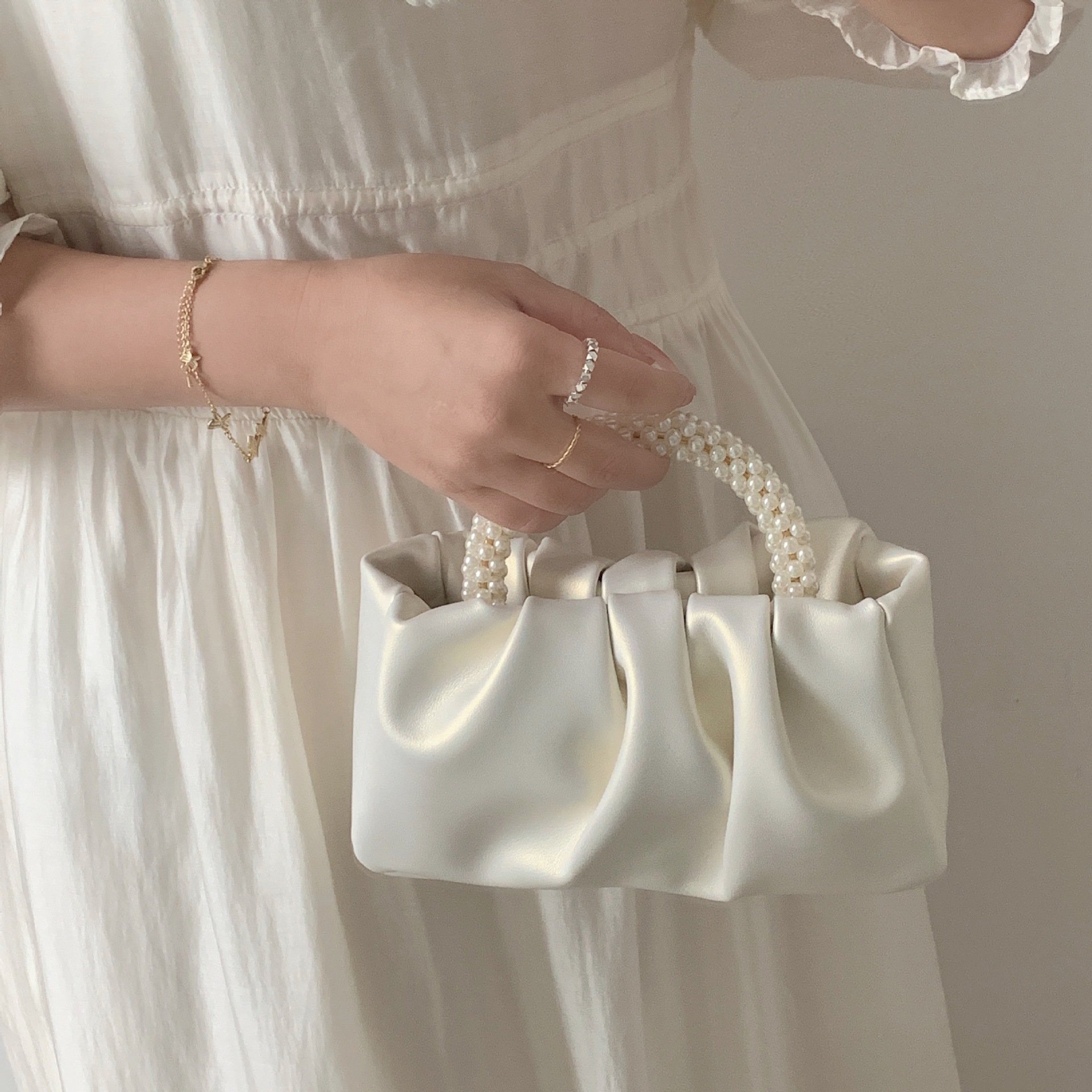 Wholesale Womens Handbags High Quality Trendy Luxury Lady Party Pearl Hand Bags Evening Clutch Women