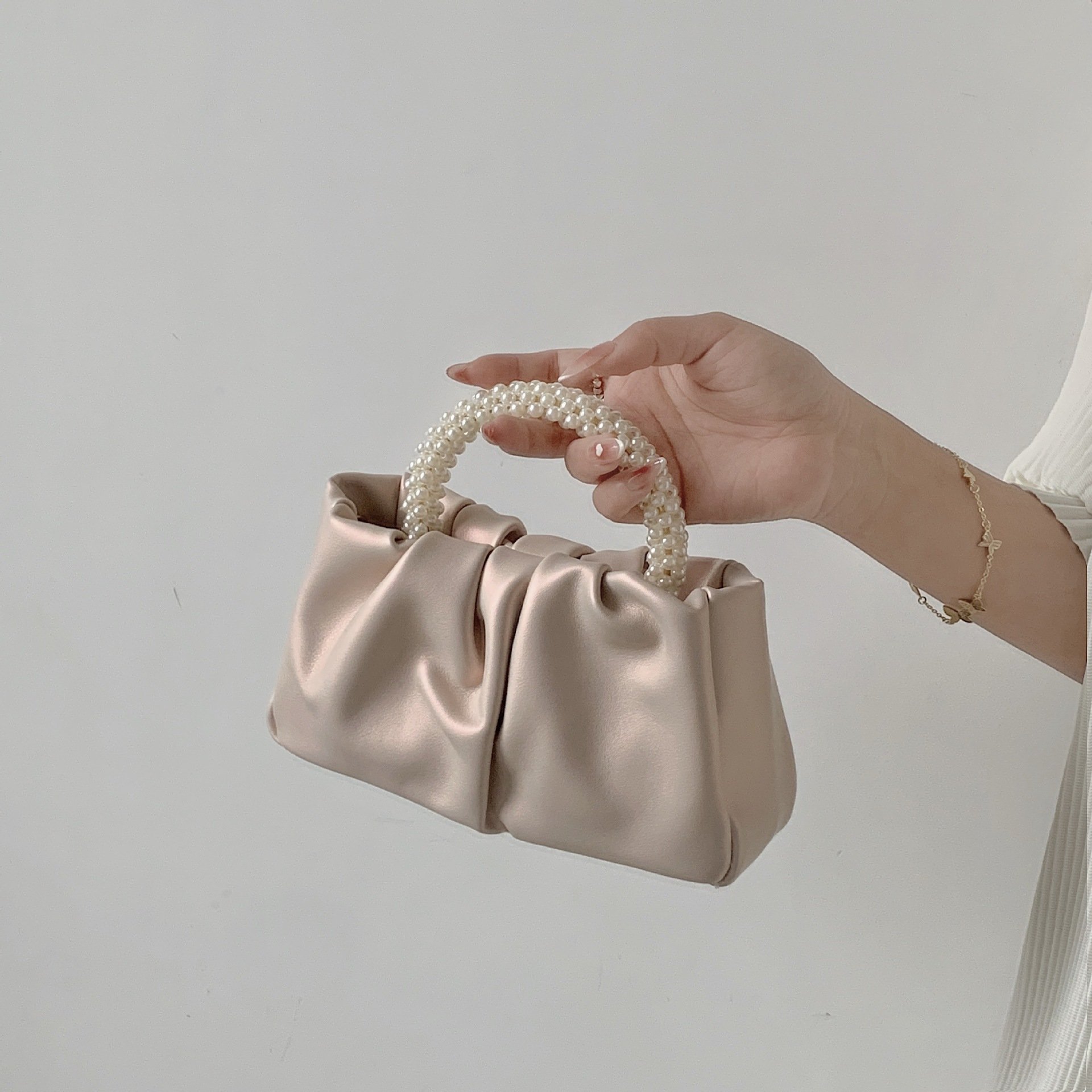 Wholesale Womens Handbags High Quality Trendy Luxury Lady Party Pearl Hand Bags Evening Clutch Women