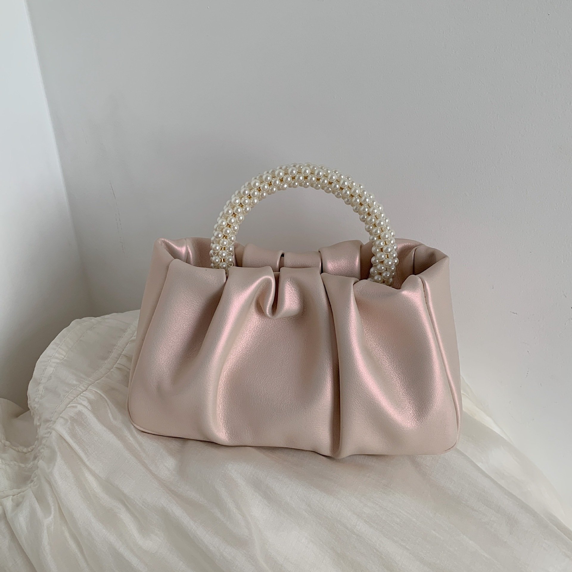 Wholesale Womens Handbags High Quality Trendy Luxury Lady Party Pearl Hand Bags Evening Clutch Women