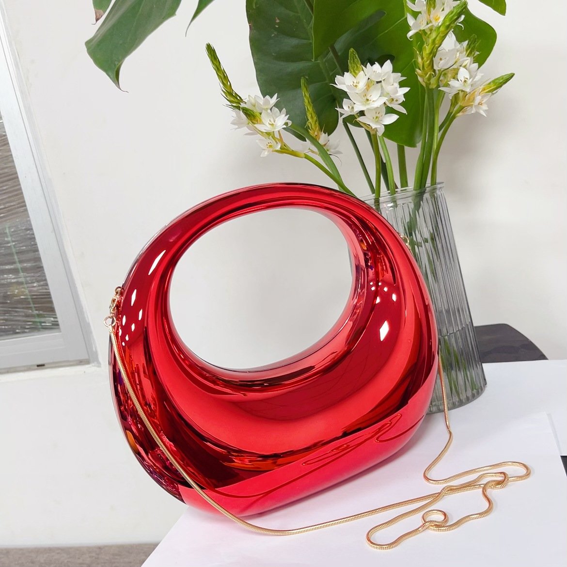 2024 Hot Selling Transparent Chain Bag Luxury Evening Bag Half Moon Acrylic Purse Bag For Ladies