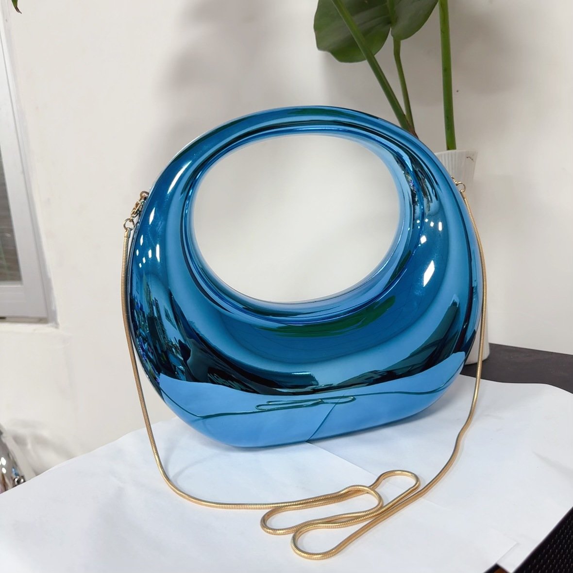 2024 Hot Selling Transparent Chain Bag Luxury Evening Bag Half Moon Acrylic Purse Bag For Ladies