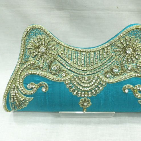 Fashionable Ladies Hand Embroidered Beaded Clutch Bag Silk Brass Material with Satin Lining Ele Evening Purse Metal Box Pattern