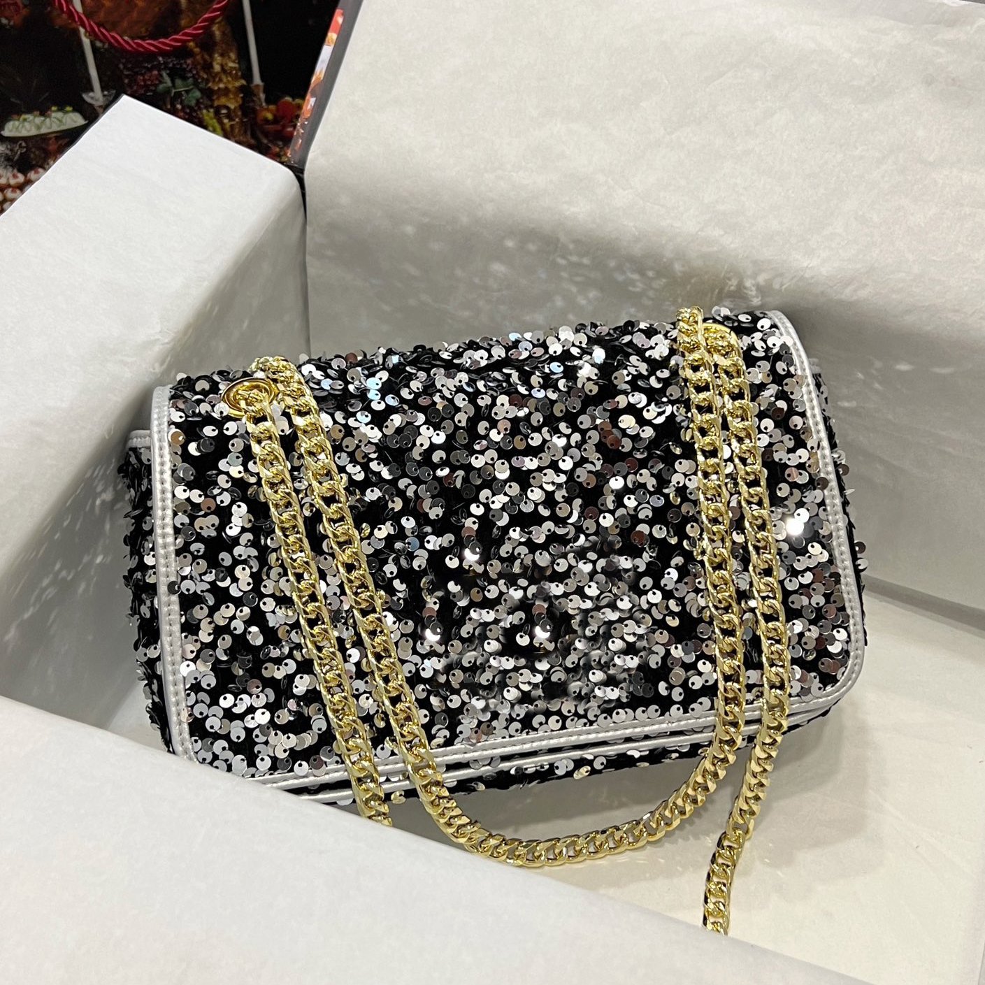 2024 new luxury ladies evening bag shiny genuine leather sequin bag gold chain ladies designer bag