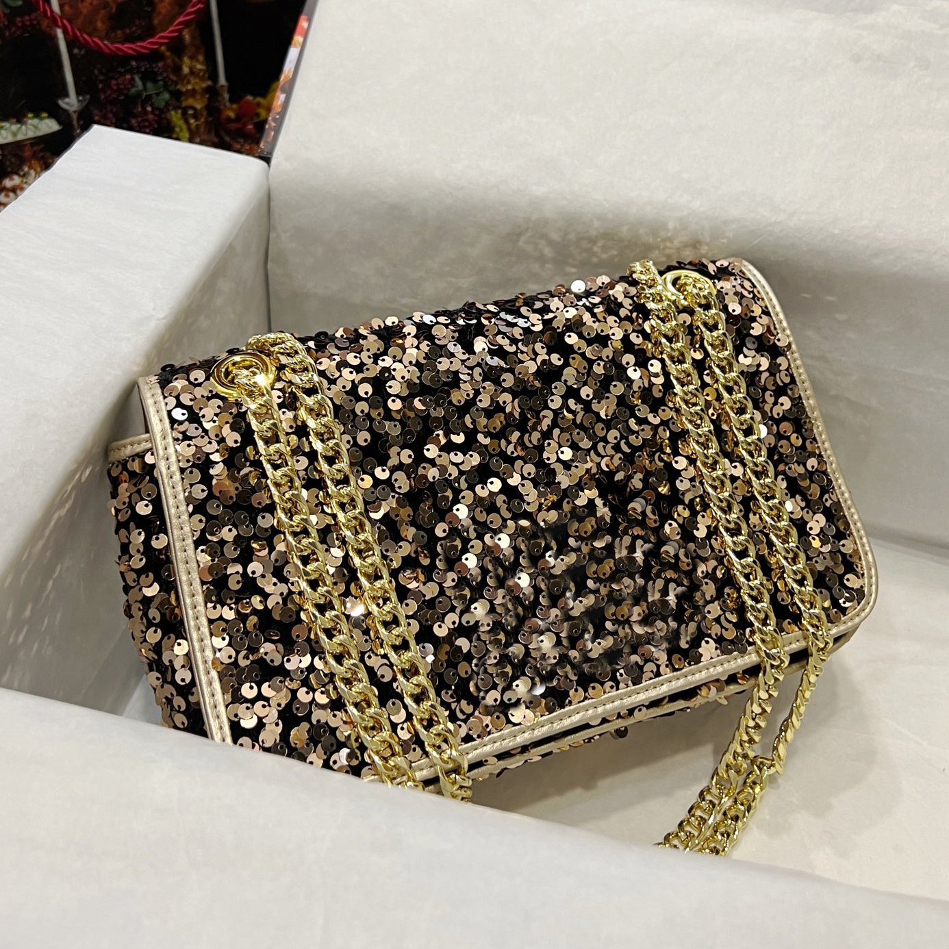 2024 new luxury ladies evening bag shiny genuine leather sequin bag gold chain ladies designer bag