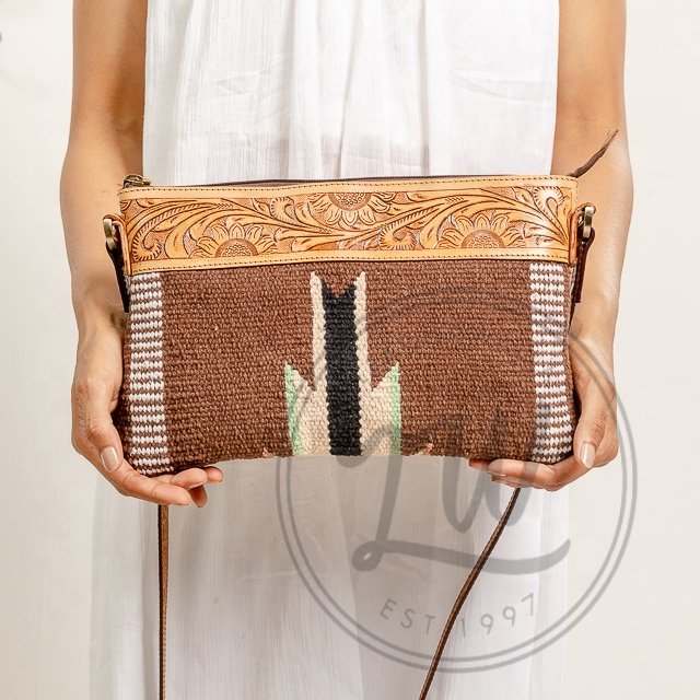 LW Leather bag Hot Selling Tooled Fur Leather Clutch Purse Wallets Attractive Leather Wristlet Clutch Women Designed Purse