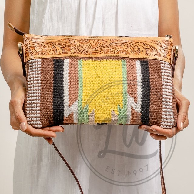 LW Leather bag Hot Selling Tooled Fur Leather Clutch Purse Wallets Attractive Leather Wristlet Clutch Women Designed Purse