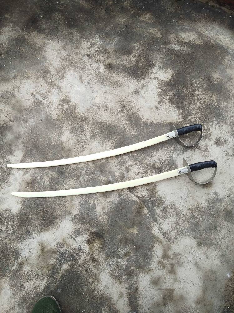 Entry -level nylon saber HEMA soldiers strike sports armed sword safety injury reduction weight is appropriate and cost -effective