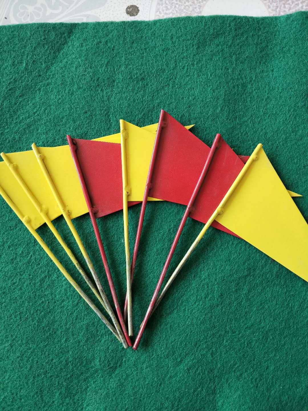 Insert the small iron flag in 10 places