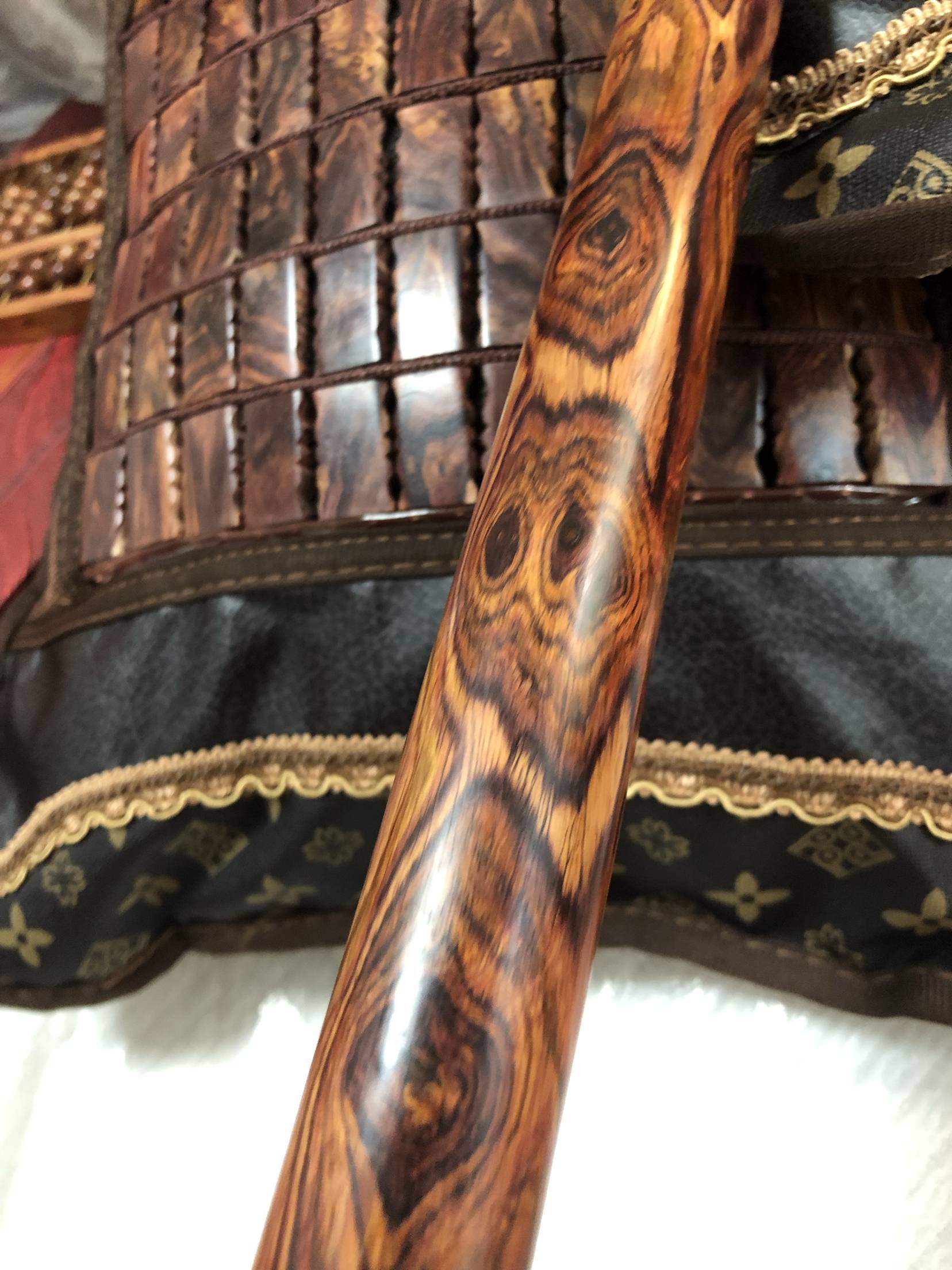 Hainan Huanghuali high -end mahogany cane integrated tiger pattern ghost face high -end text gift civilization stick round head cane