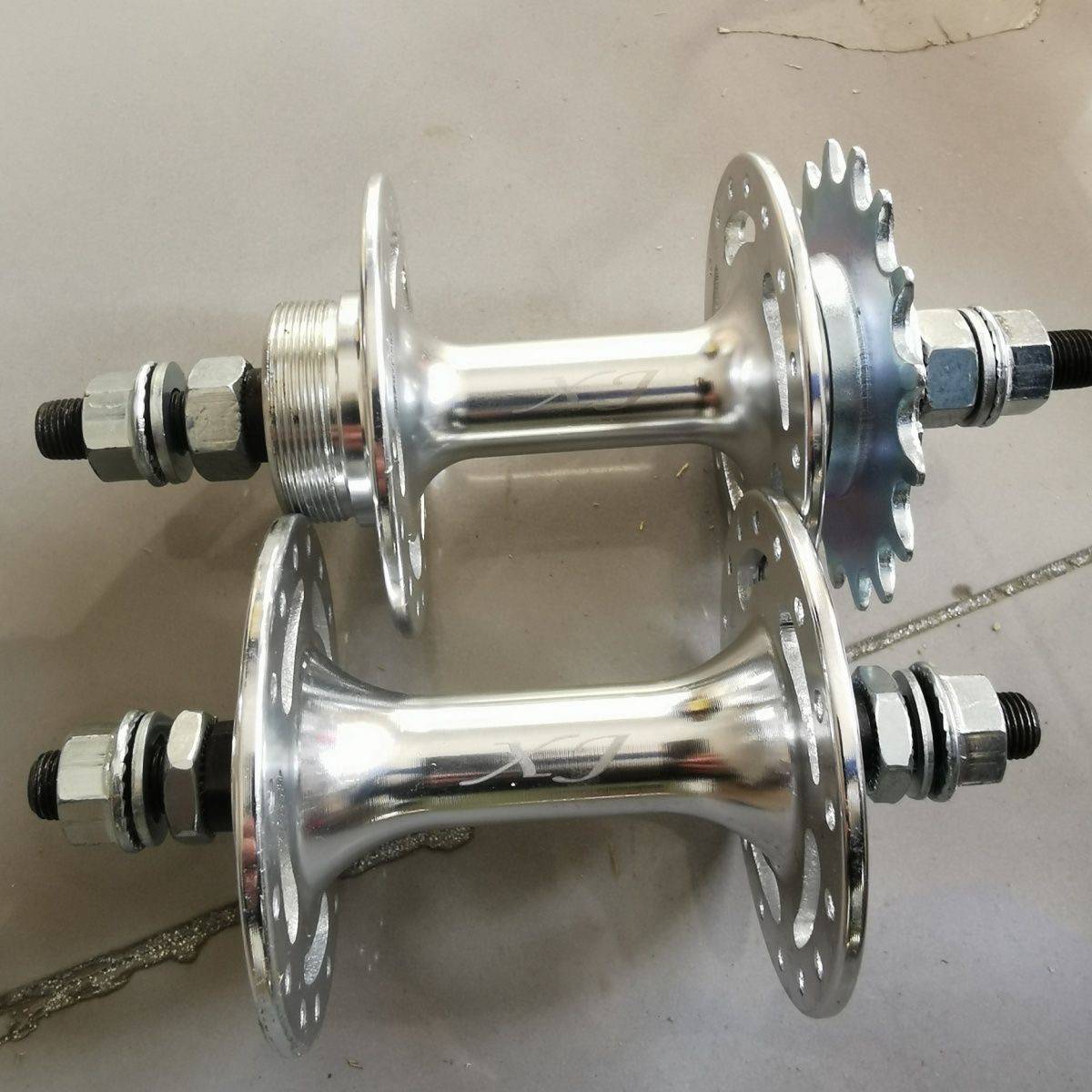 Silver (a pair of 32 holes in large ears)