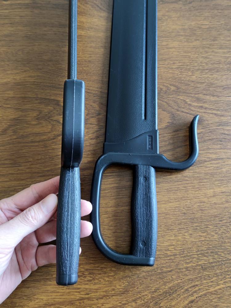 Jingwu Club Plastic Eight Slash Wing Chun Boxing Butterfly Double Knife Poly Plastic Steel practical training knife