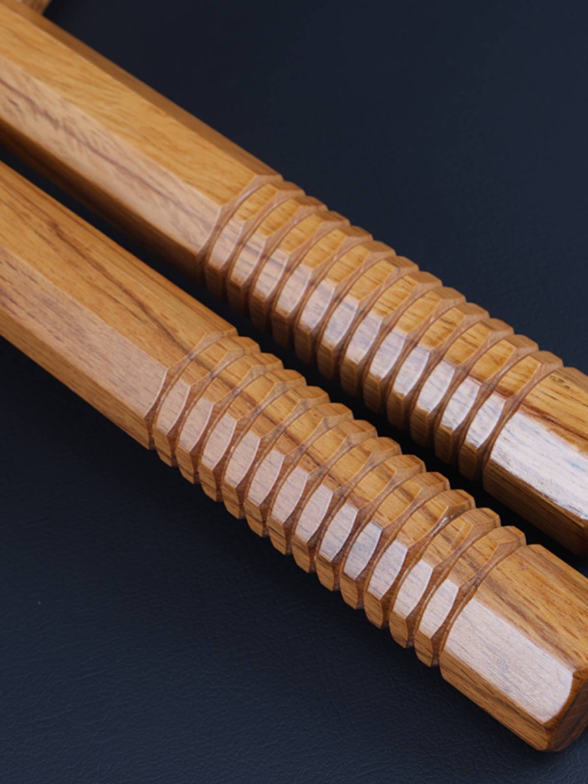The eight -sided rhombus double -cut stick solid wood solid twin stick actual combat performance anti -body beginner wood practicing two vessels