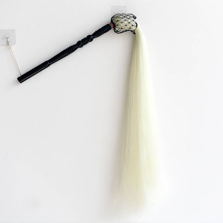 Black wood handle teeth white glue wire brushing the dust tail