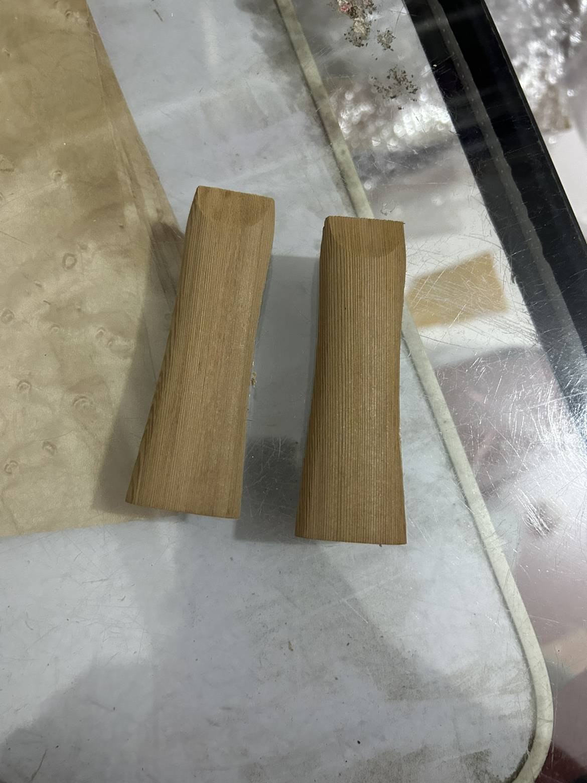 Dark (a long handle of the horizontal shot) Send glue