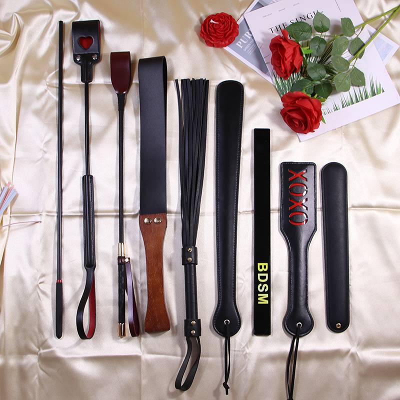 Schelle and horse shooting tools leather whip whip whip horses and horse riding dance, whip shadow television props sleeve long whip