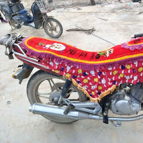 125 Cross -riding motorcycle fuel tank covered oil tank cover integrated cushion universal cushion sleeve