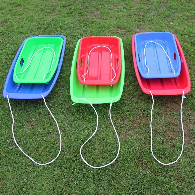 Outdoor children's slide butt sitting ski sled car sledcasion skatecas, children adults planted grass and snow