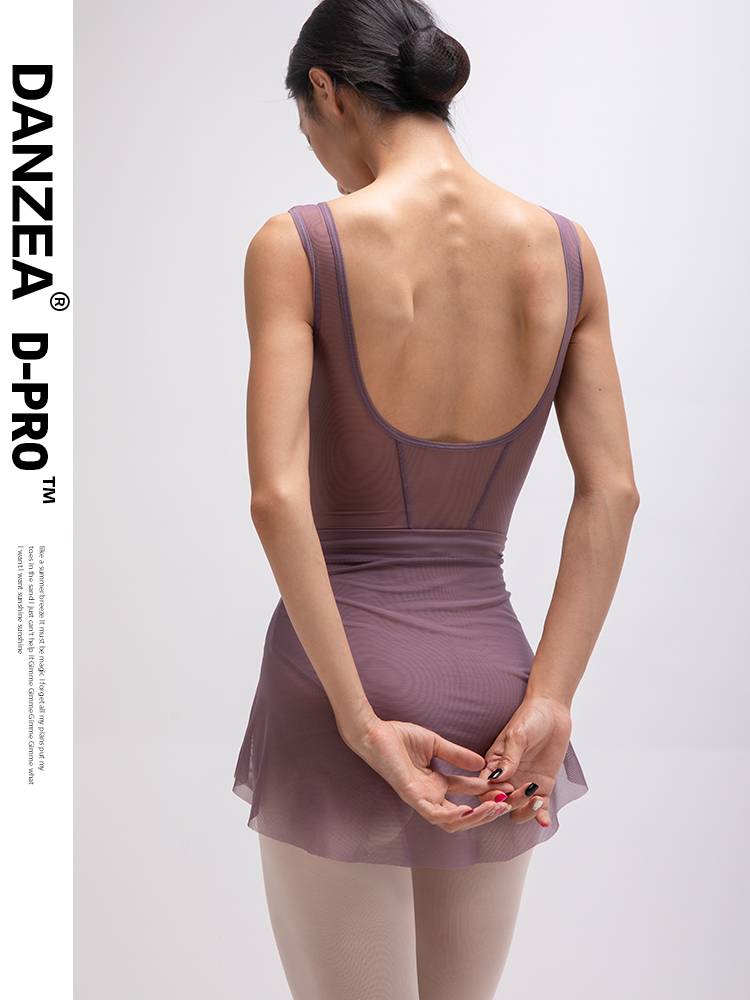 Danzea, adult nudist fish-sensiting gymnasts, summer sweating and dancing
