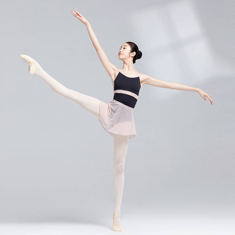 sansha, a three-salvo-dance gymnast, a tranny-coloured ballet