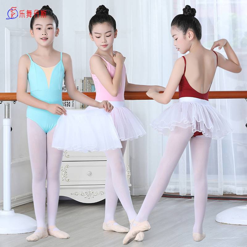 Children ' s dance dress girls practiced a child ' s gymnasium dress in Chinese during the summer