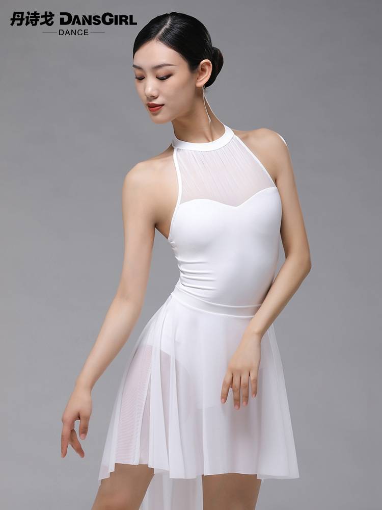 Danisago Dancer Ballet, and the women in the gymnasium and gymnasium