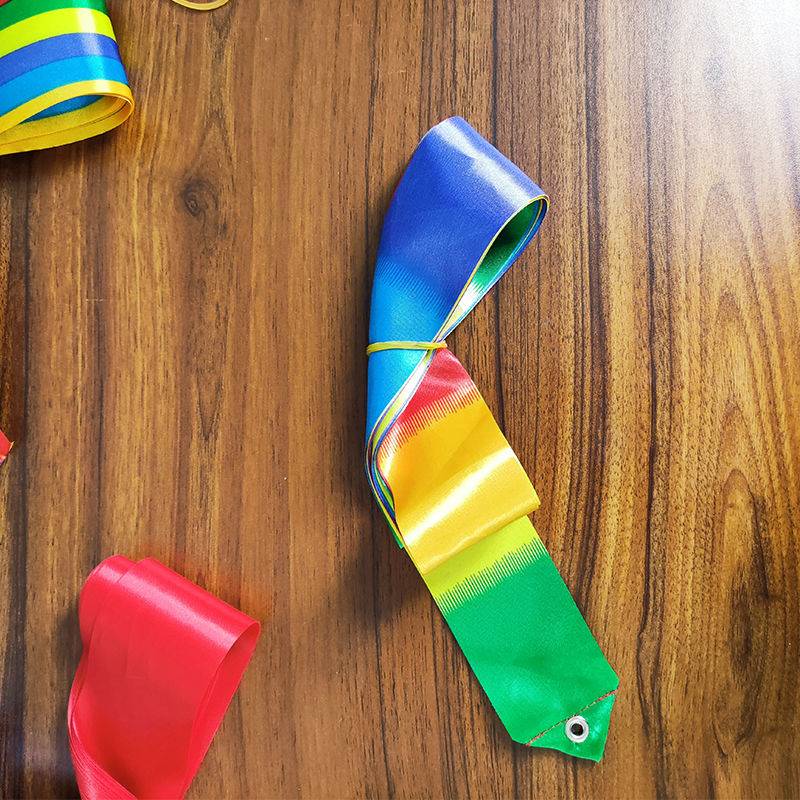 Color belts up a six-metre tweezer