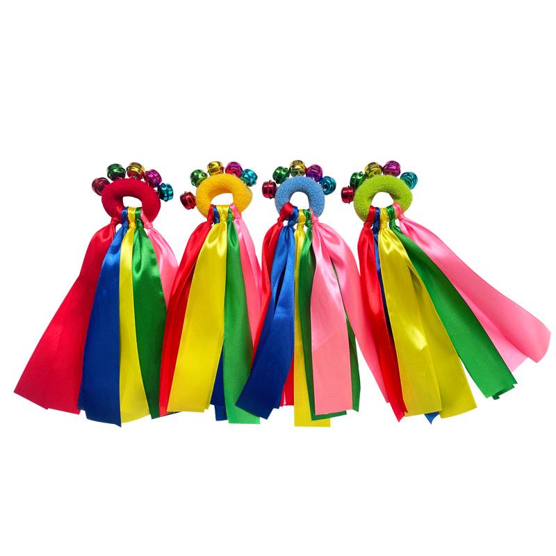 The early-morning light weapons movement will enter the field with a soft-stringed collar and the children's graft bells to dance