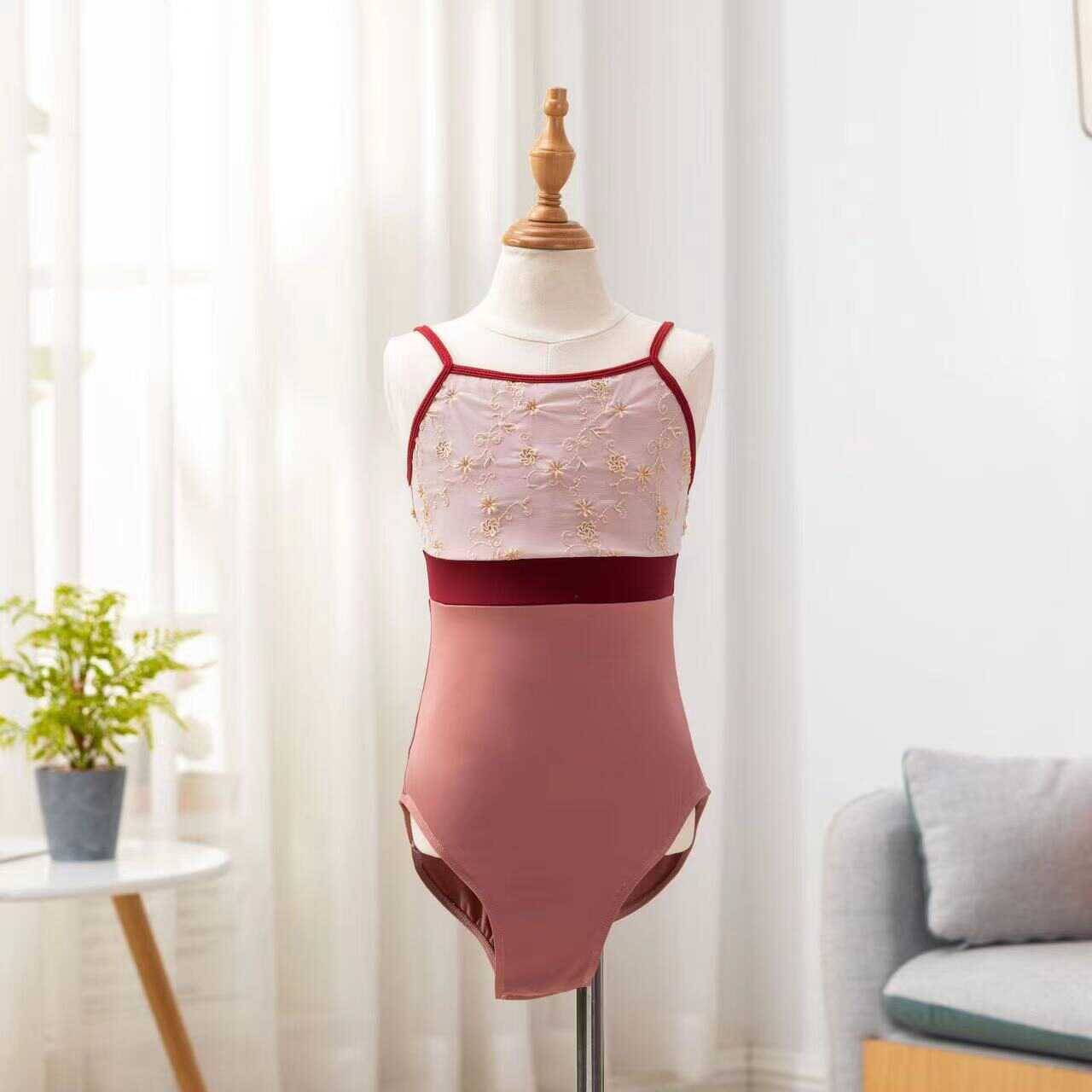 The new air-shaped clothes for ballet dances
