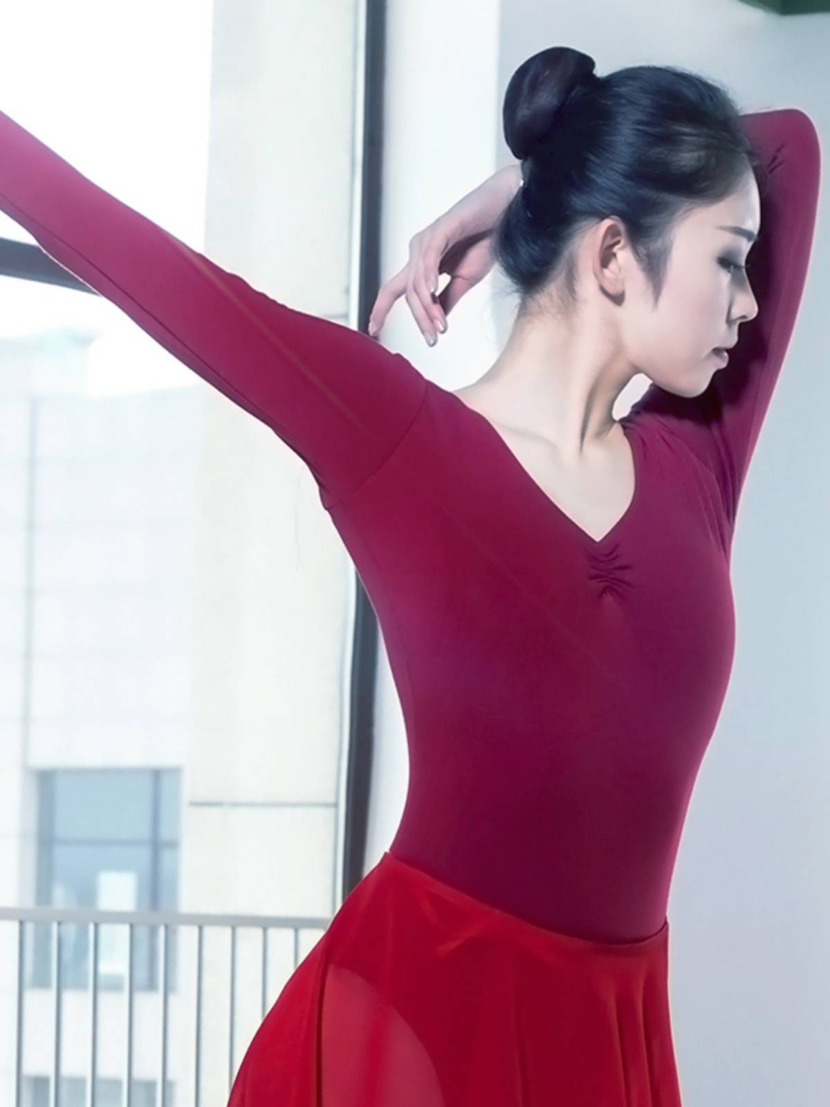A fall and winter cuffs, cross-breeding, adult ballet, female gymnasium