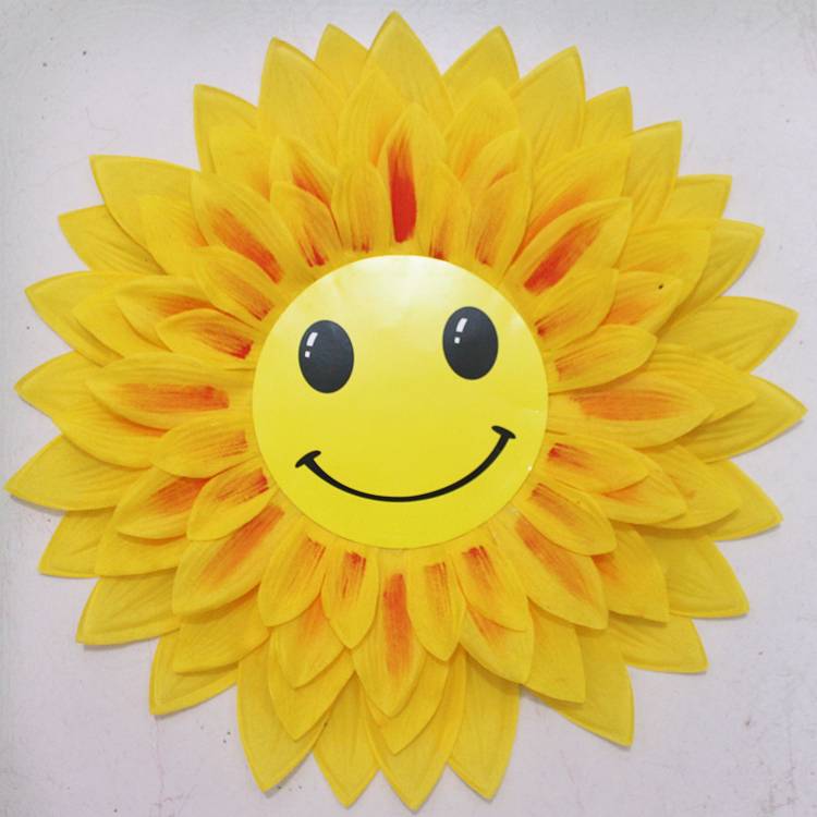 A smiley face with many layers of sunflowers, a simulation of sunflowers, a sports troupe to perform stage prop dances