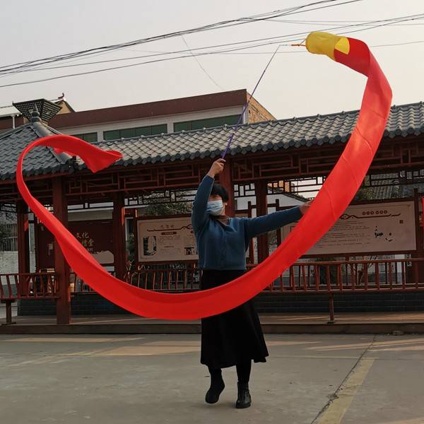 One + one red silk six metres long and 20 centimeters wide