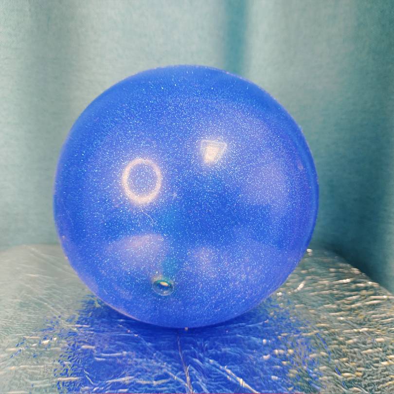 18 cm in diameter and blue